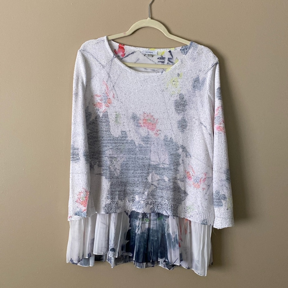 Sioni lightweight top.